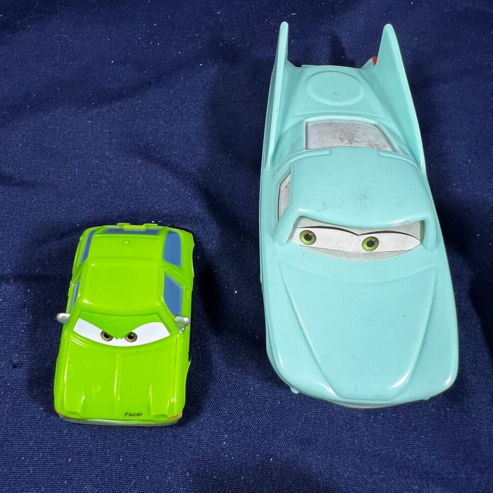 Lot Of 4 Disney Pixar Cars Diecast Figures Luigi Ramone Lightning McQueen & Pace - Picture 2 of 3